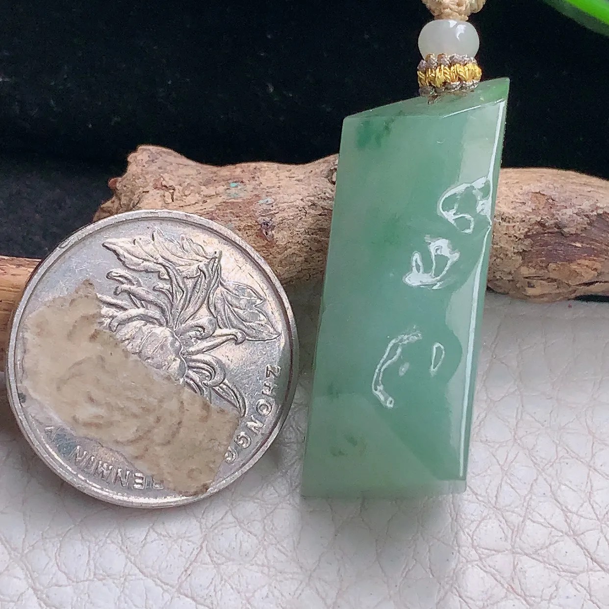 Mz实拍39*14*11.5缅甸翡翠随形吊坠 浅绿平安坠