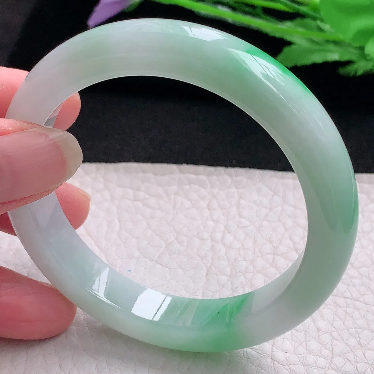 yh自然光55*11.2*8.3平安镯 缅甸翡翠A货玉手镯水润飘绿花宽边玉手环