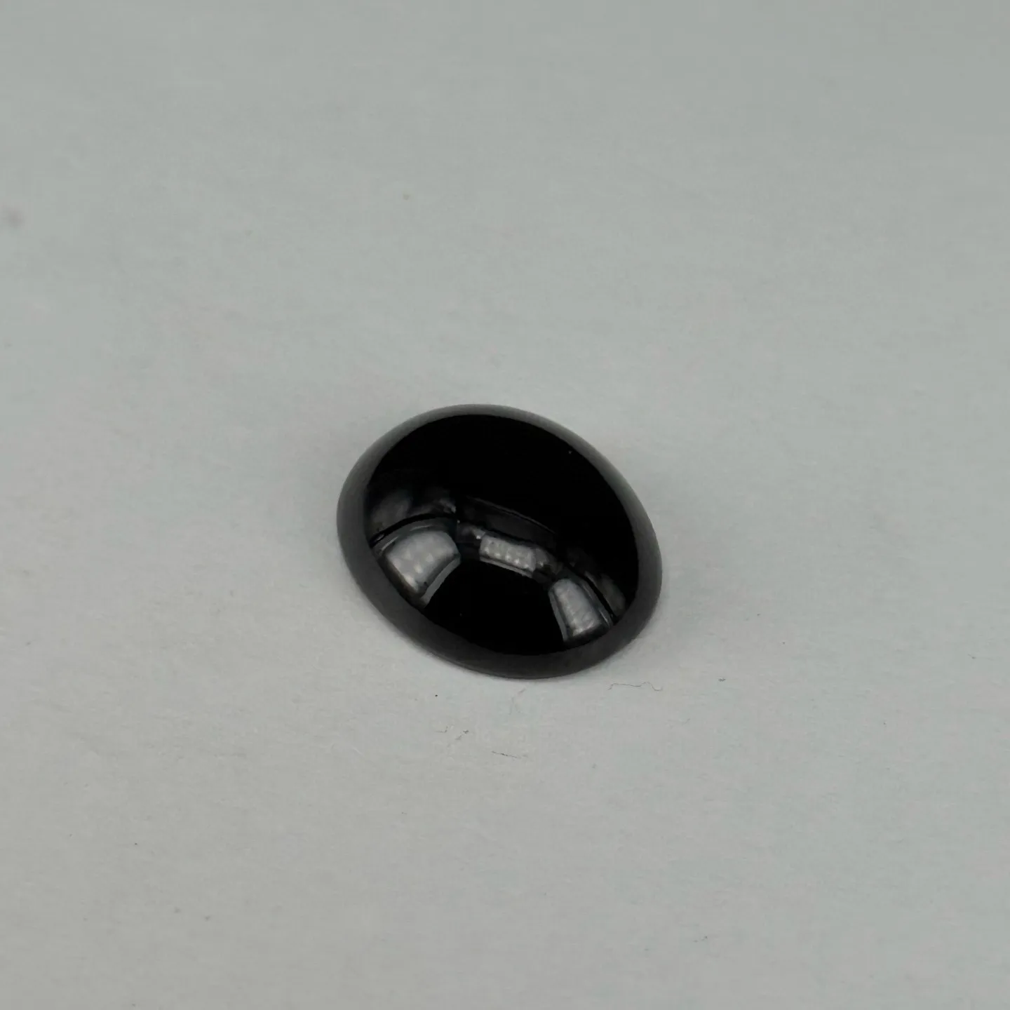 精品墨翠蛋面裸石 种好色正 黑度极好 打灯通透油性十足 尺寸19.2