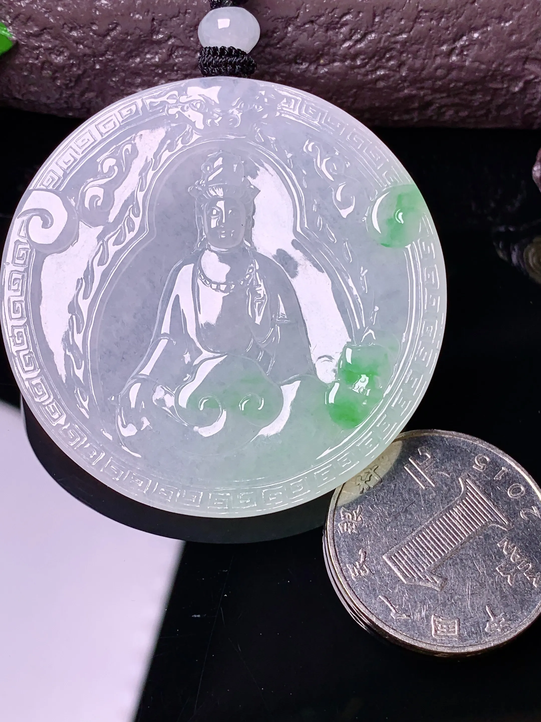 飘绿观音吊坠 玉质细腻 色泽清新艳丽 整体尺寸47.2*5