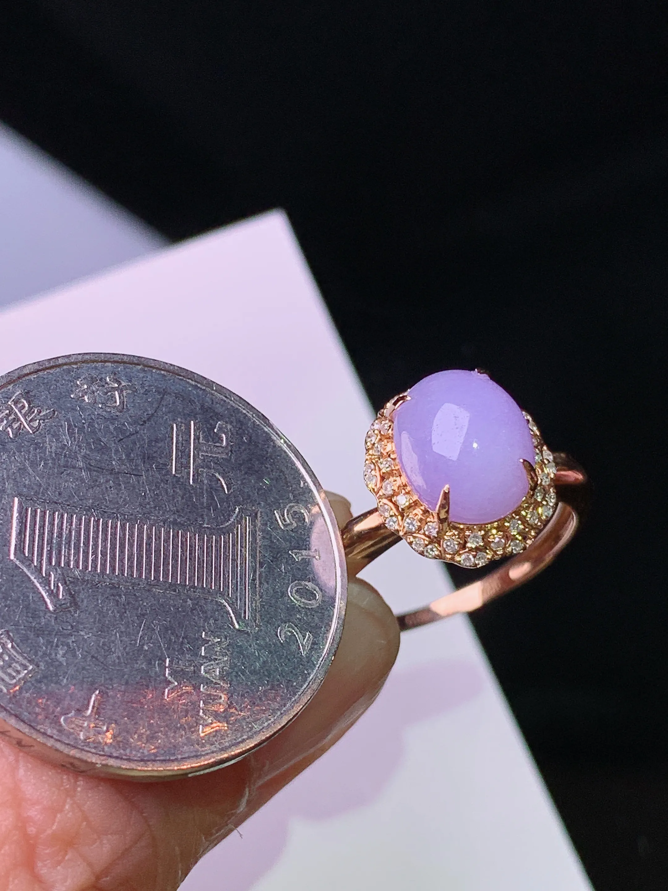 18k金钻镶嵌紫罗兰蛋面戒指 玉质细腻 色泽清新艳丽 圈口13 整体尺寸12*10.5*9.8