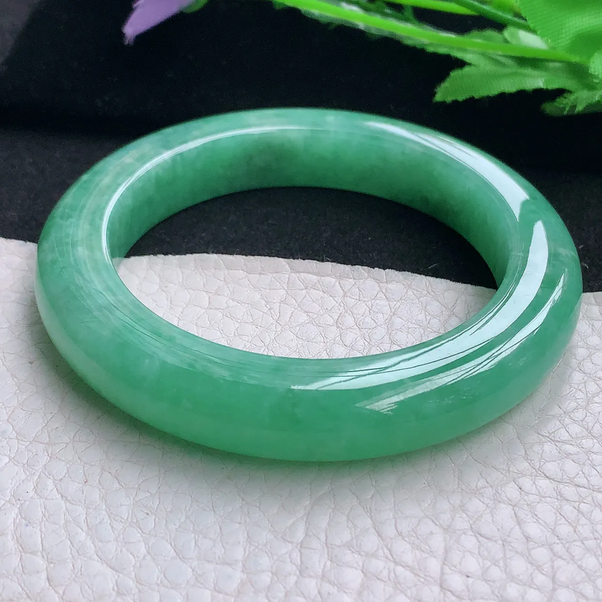 js自然光57*11.5*11平安镯 缅甸翡翠A货玉手镯满绿厚装宽边玉手环