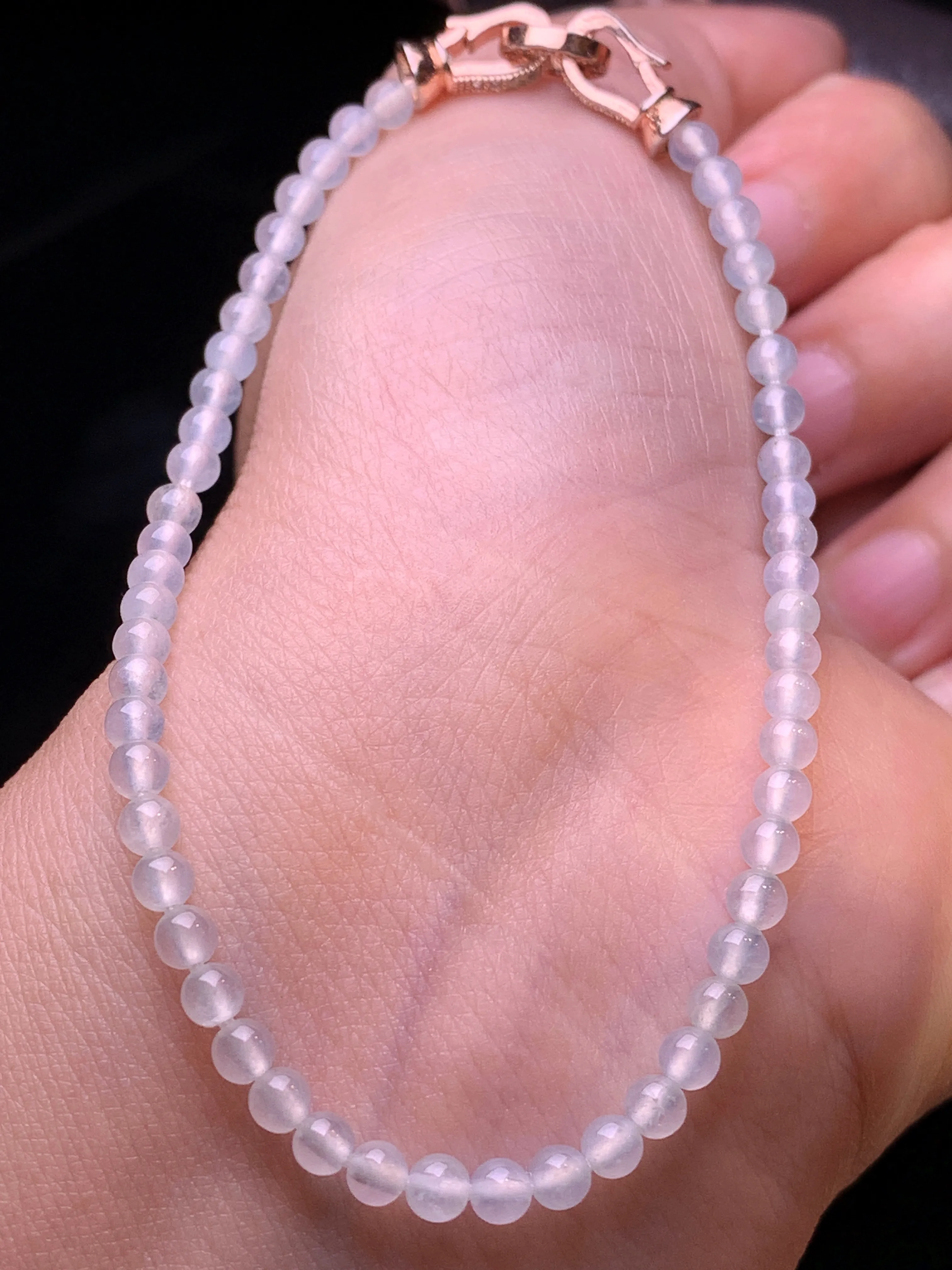 冰种圆珠手链 玉质细腻 色泽清新艳丽 整体尺寸3.2