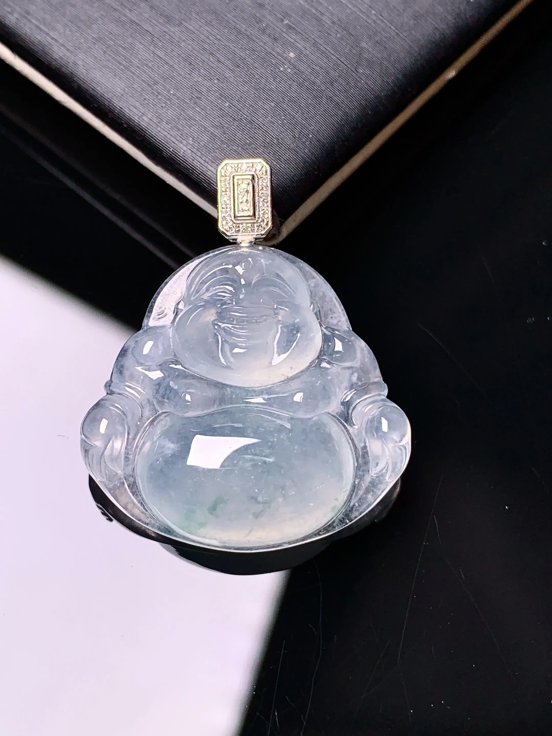 18k金钻镶嵌冰种佛公吊坠 玉质细腻 色泽清新艳丽 整体尺寸27.3*23.6*5.8