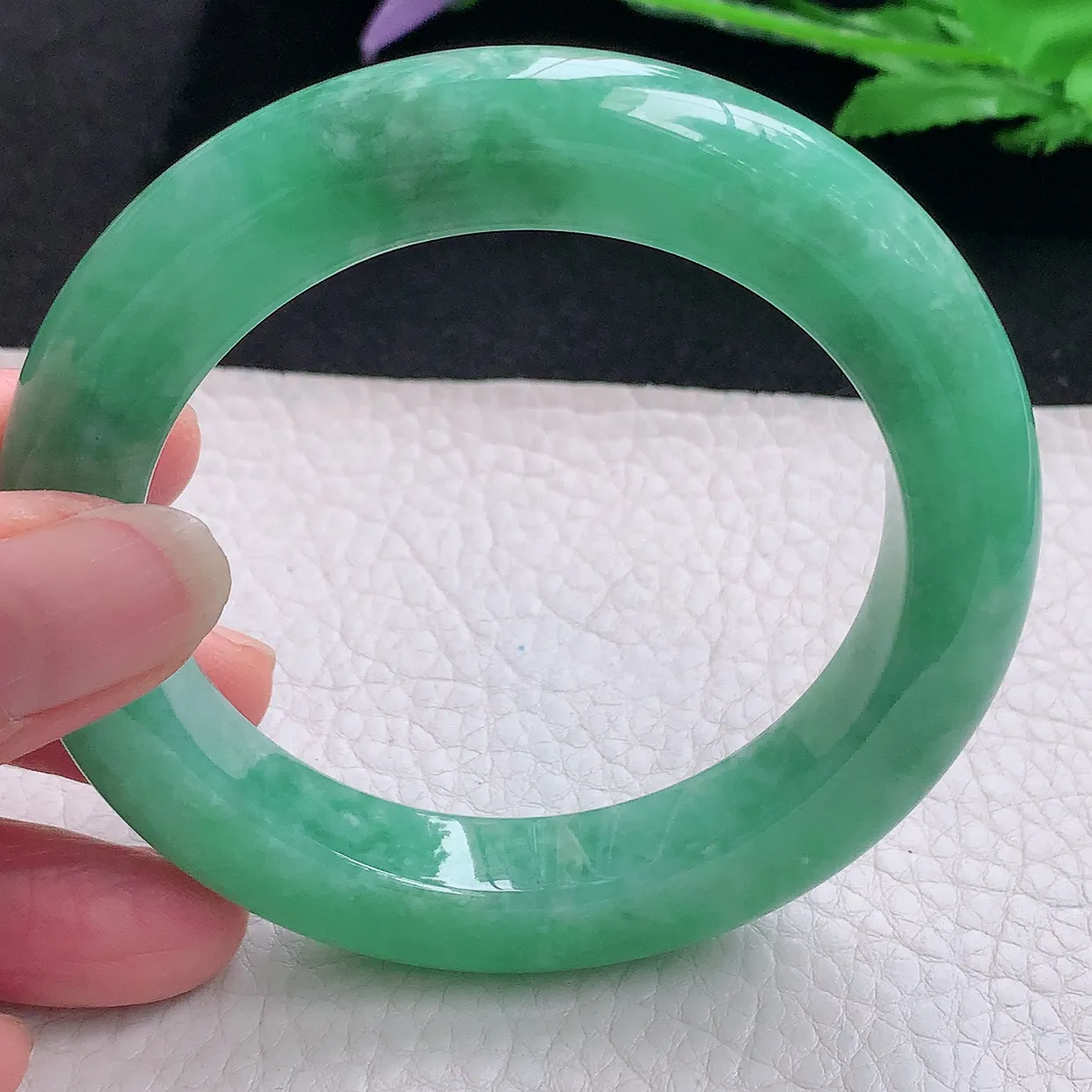 js自然光57*11.5*11平安镯 缅甸翡翠A货玉手镯满绿厚装宽边玉手环