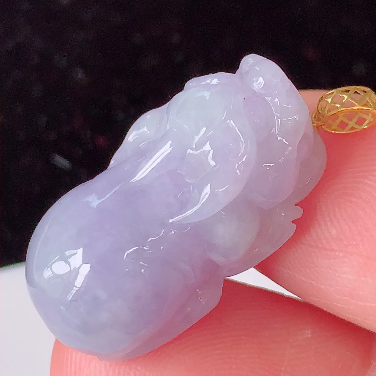 自然光实拍  18K金镶紫罗兰翡翠招财貔貅吊坠，民间有“一摸貔貅运程旺盛 再摸貔貅财运滚滚  三摸貔貅平步青云 ” 的美好祝愿。#802.2 整体 30 裸石25*12-11.5mm