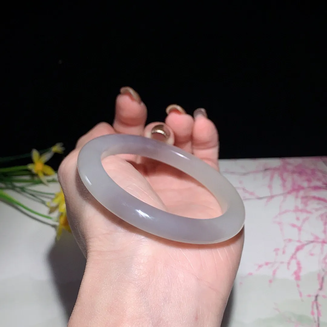 和田玉54圈口紫罗兰色手镯！白加紫！玉质细腻油润 底色纯净 无裂无黑 脂粉好，品质好！