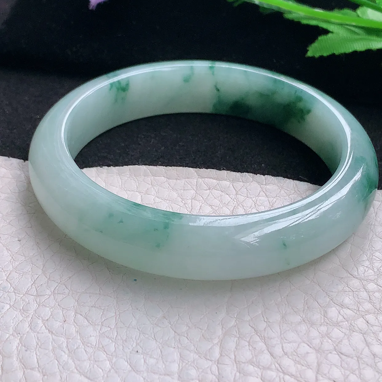 yh自然光56.5*12.6*8平安镯 缅甸翡翠A货玉手镯水润飘花宽边玉手环