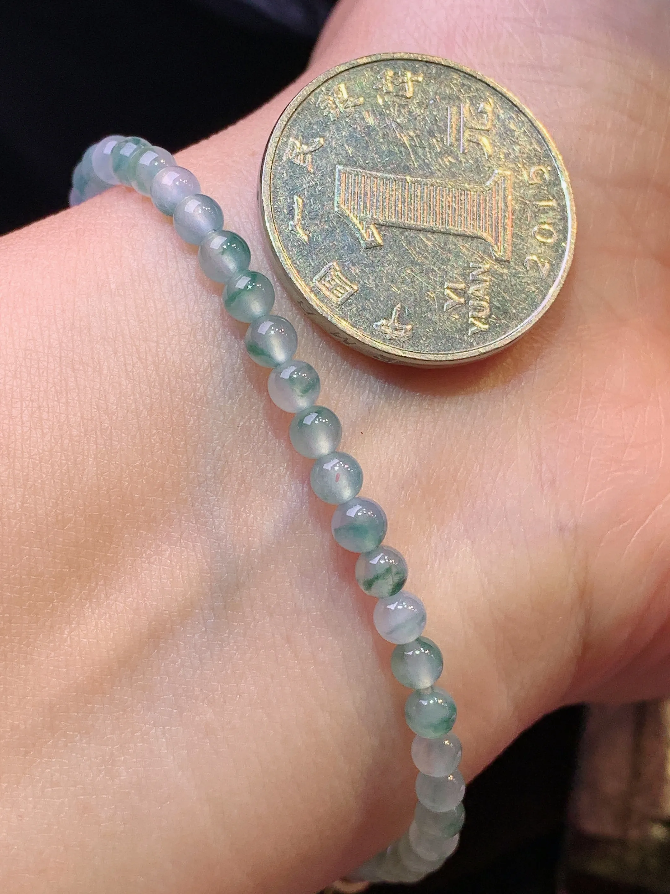 冰种圆珠手链 玉质细腻 色泽清新艳丽 整体尺寸3.8