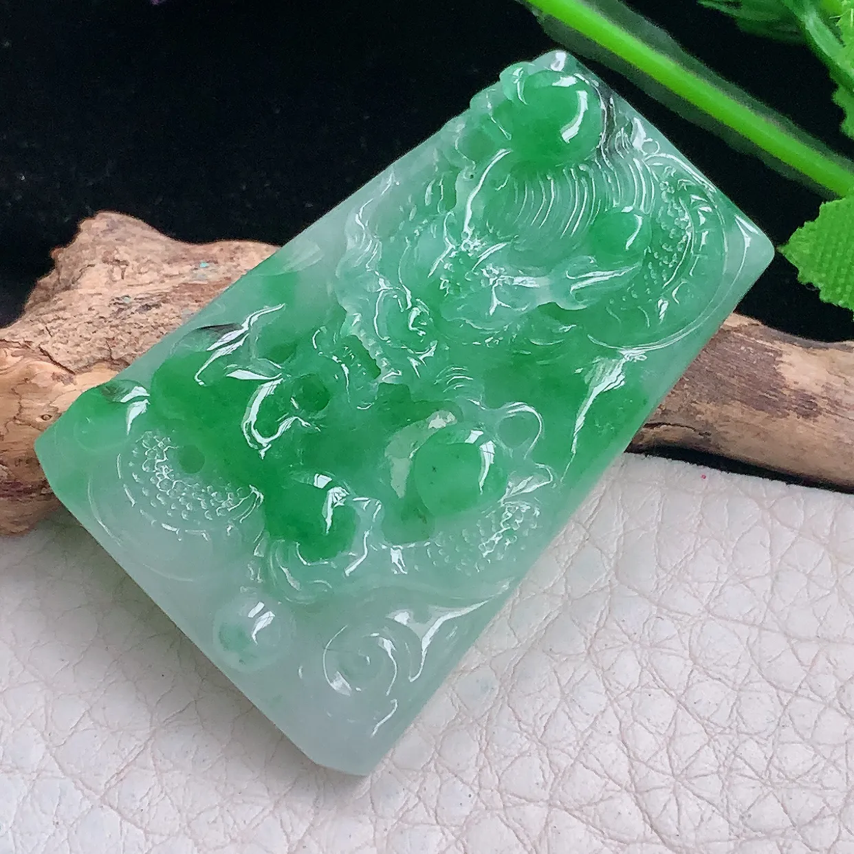 Xqa实拍46*30.5*6.8天然缅甸翡翠阳绿龙牌吊坠 飞龙在天项坠