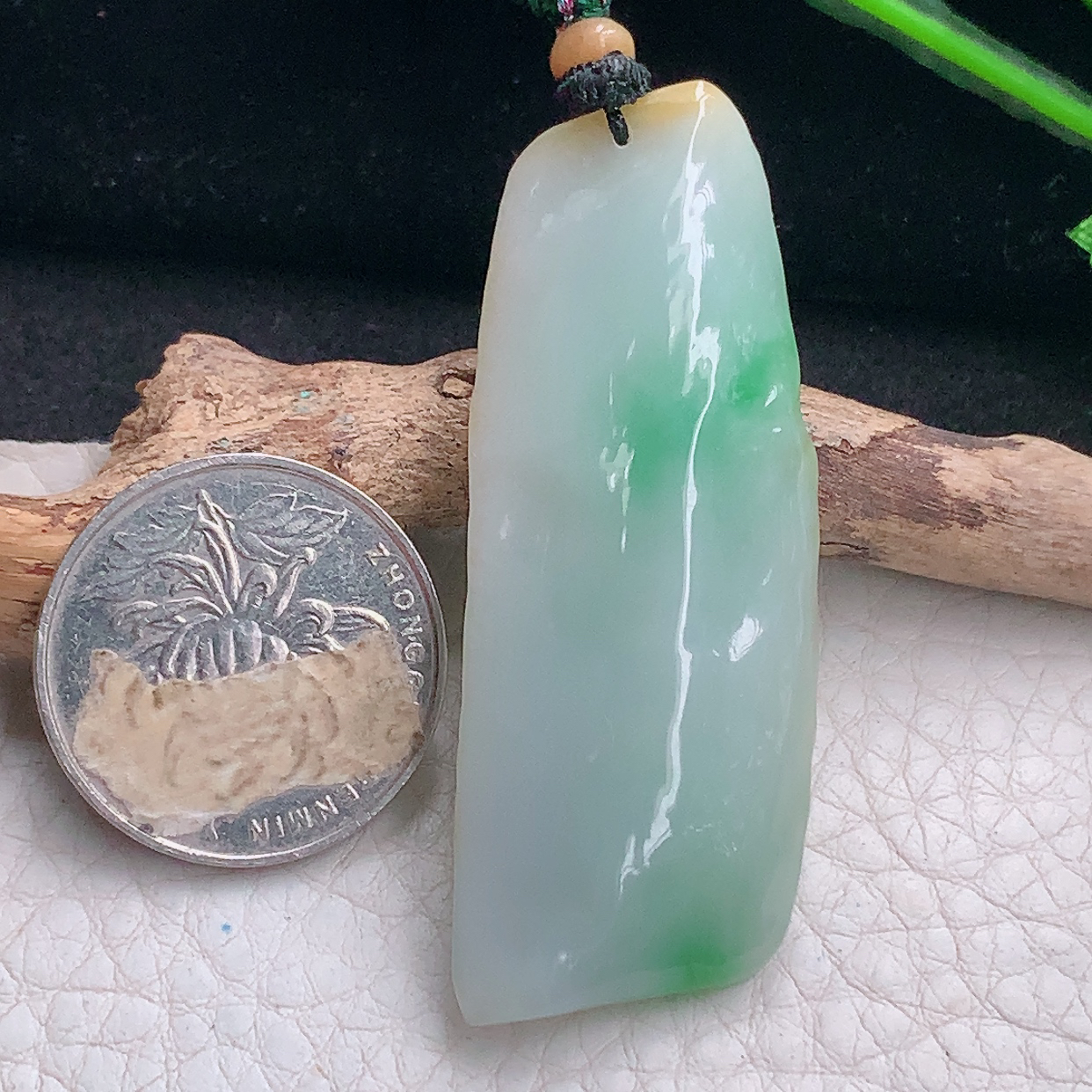 Mz实拍58*21.3*8.8缅甸翡翠随形飘绿吊坠