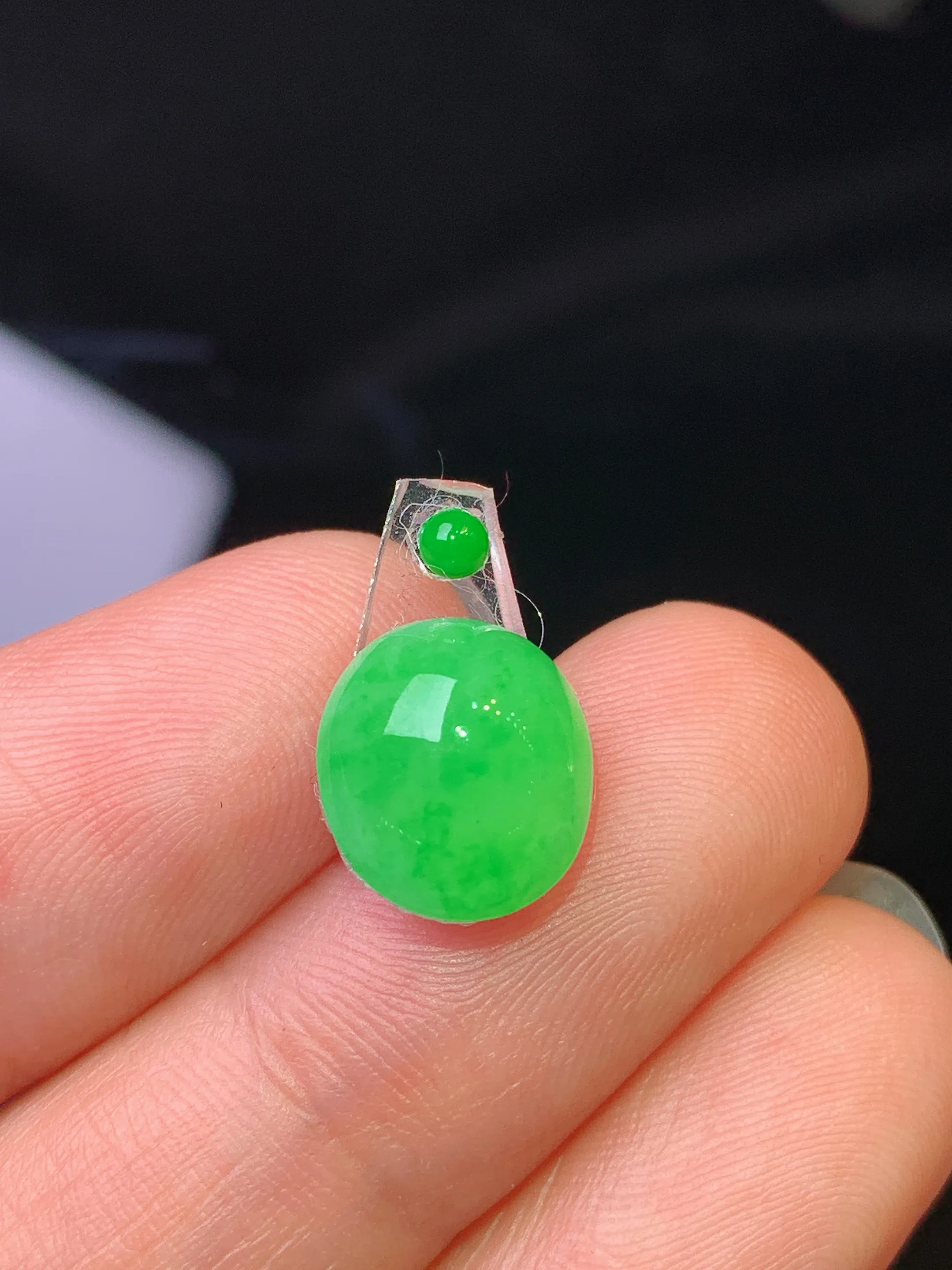 镶嵌 款满绿蛋面吊坠 玉质细腻 色泽清新艳丽 整体尺寸10.5*9.3*4.5