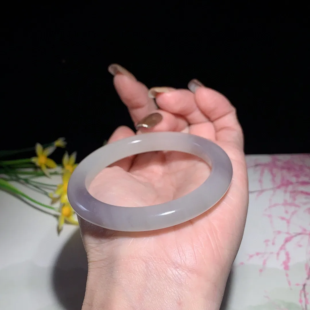 和田玉54圈口紫罗兰色手镯！白加紫！玉质细腻油润 底色纯净 无裂无黑 脂粉好，品质好！