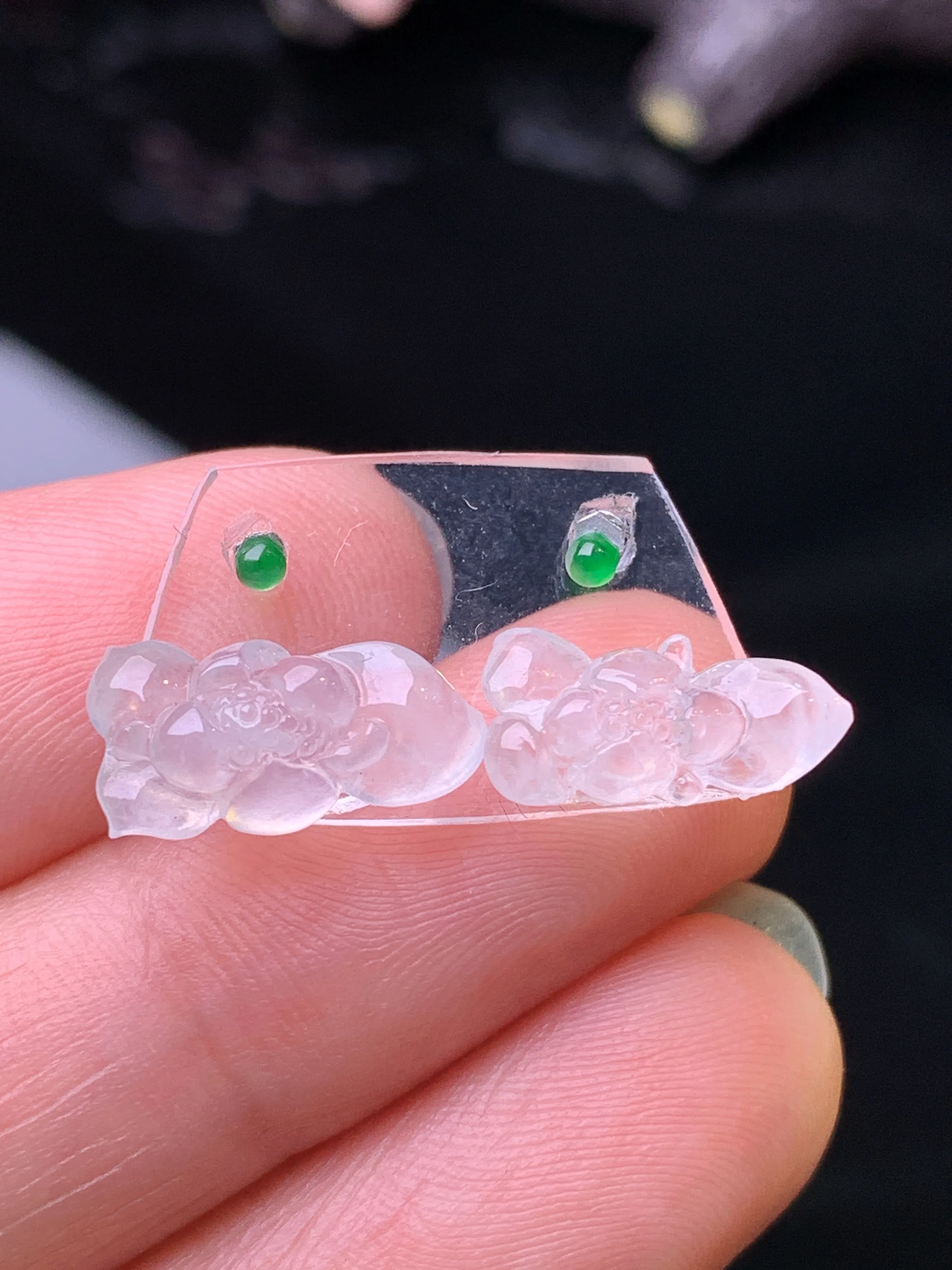 镶嵌款 冰种莲花一对 玉质细腻 色泽清新艳丽 整体尺寸6.3*13.2*3.6