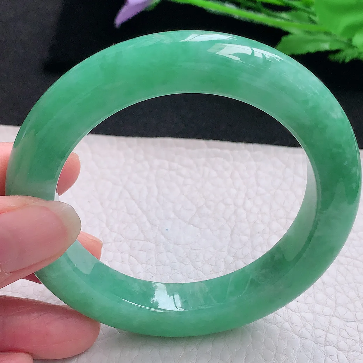 js自然光57*11.5*11平安镯 缅甸翡翠A货玉手镯满绿厚装宽边玉手环