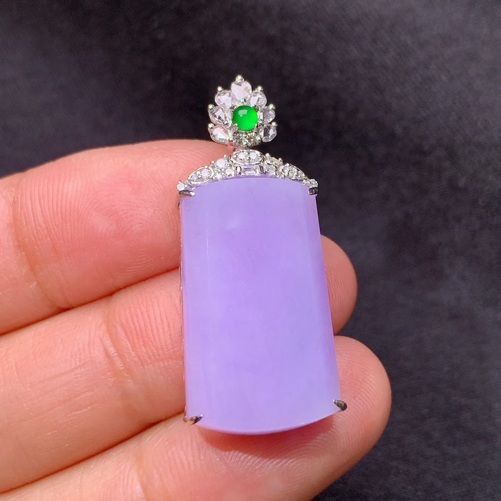 紫罗兰无事牌吊坠，18k金镶嵌，温润细腻，颜色浓郁 尺寸32.3*14.2*7.3