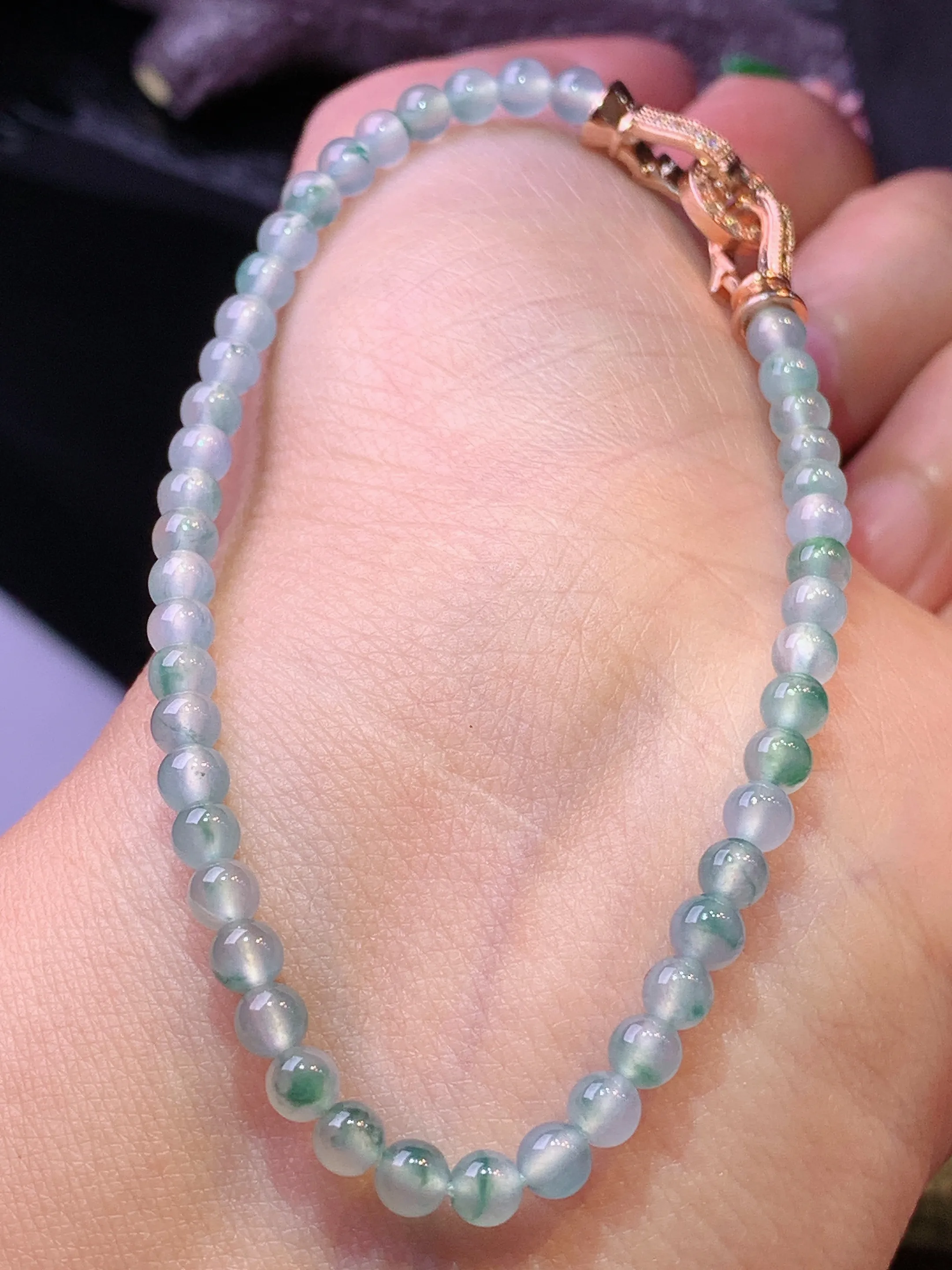 冰种圆珠手链 玉质细腻 色泽清新艳丽 整体尺寸3.8