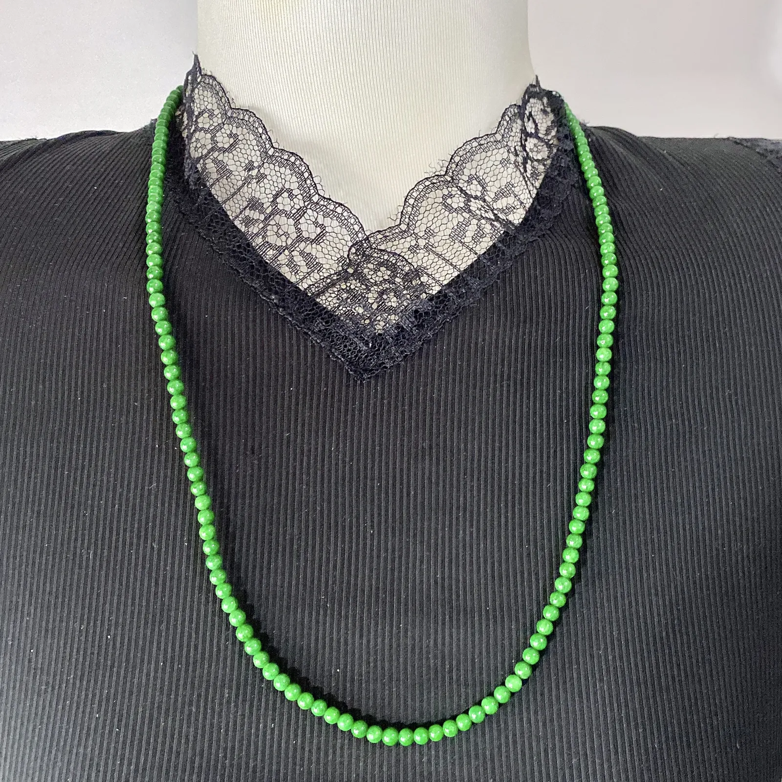 缅甸天然翡翠A货，卡4.2水润满绿辣绿小米珠小圆珠项链手链，尺寸：4.2mm/158颗，长度610mm，重量：18.93g