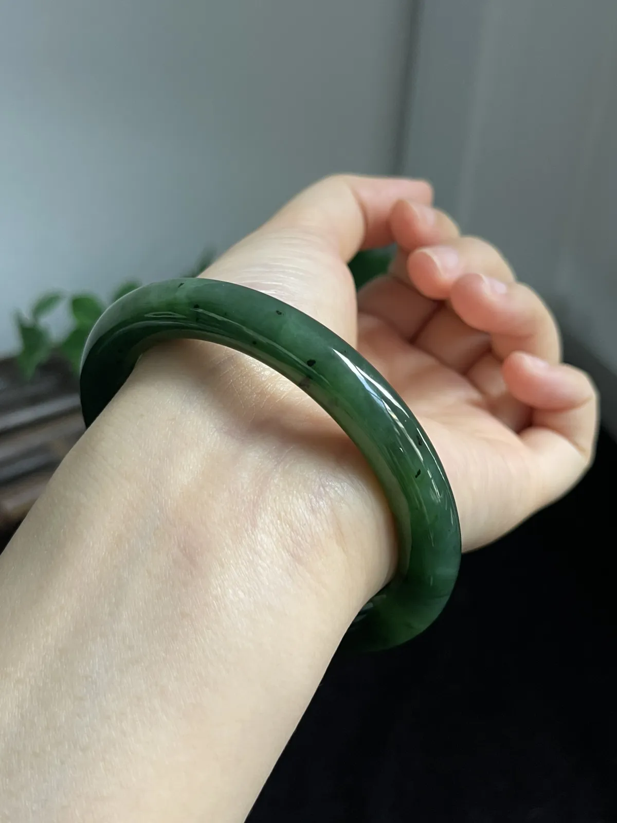 圆镯59.7圈口，和田玉（碧玉）手镯