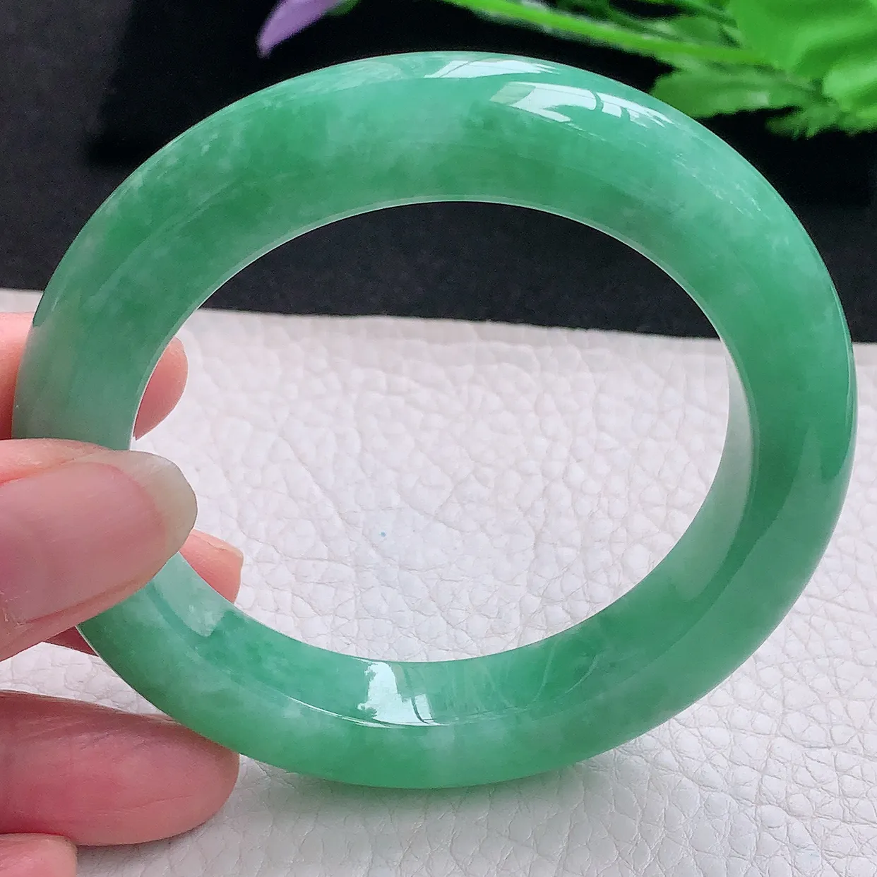 js自然光57*11.5*11平安镯 缅甸翡翠A货玉手镯满绿厚装宽边玉手环