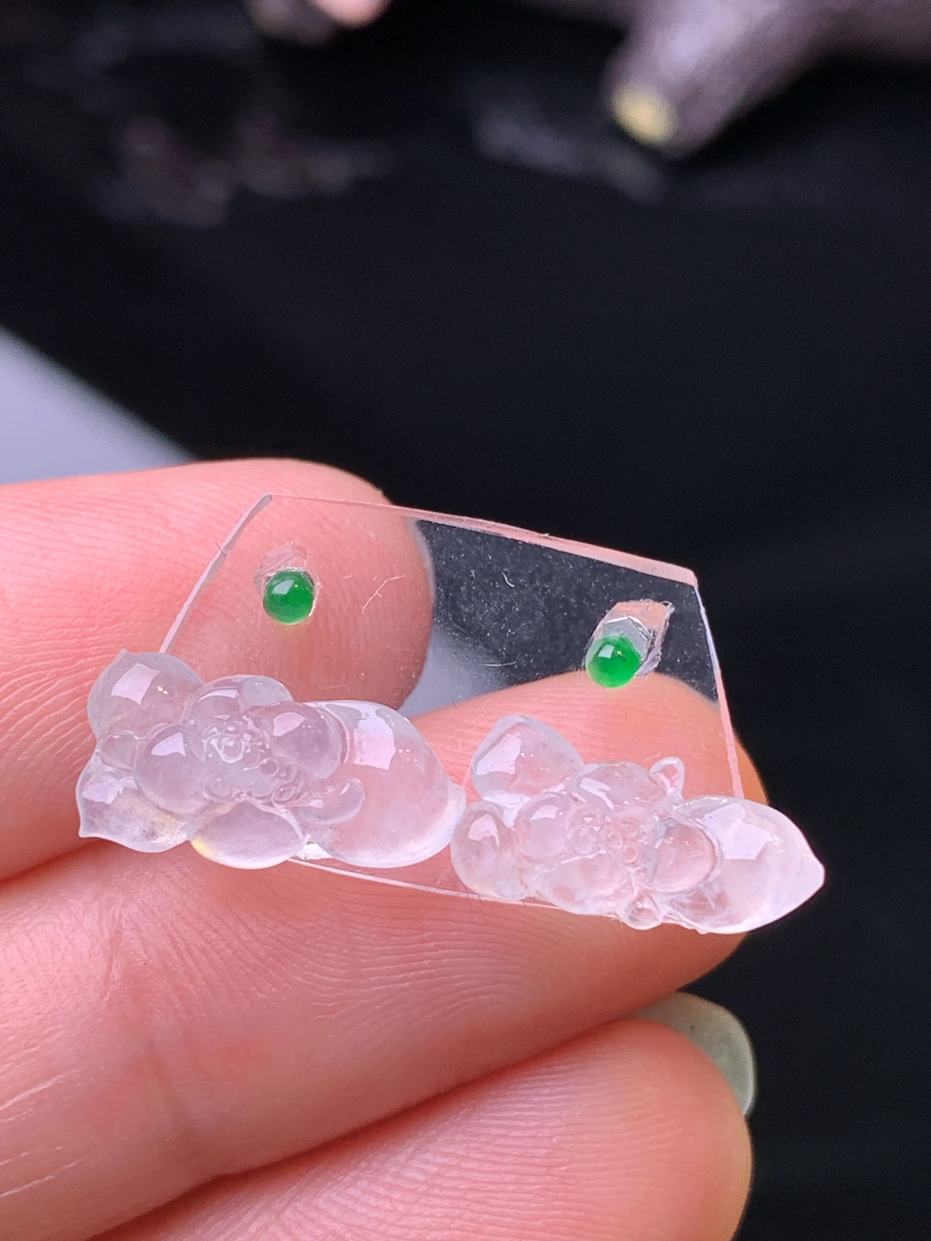 镶嵌款 冰种莲花一对 玉质细腻 色泽清新艳丽 整体尺寸6.3*13.2*3.6