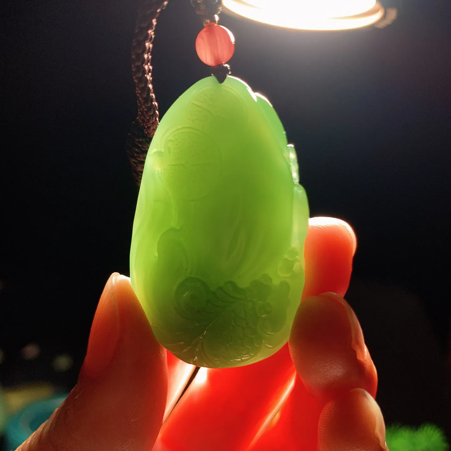 和田玉阳绿猫眼俄罗斯碧玉花开富贵挂件 尺寸45/28/11重22.8克，玉质细腻油润 底色纯净 脂粉好，品质好！lt251223