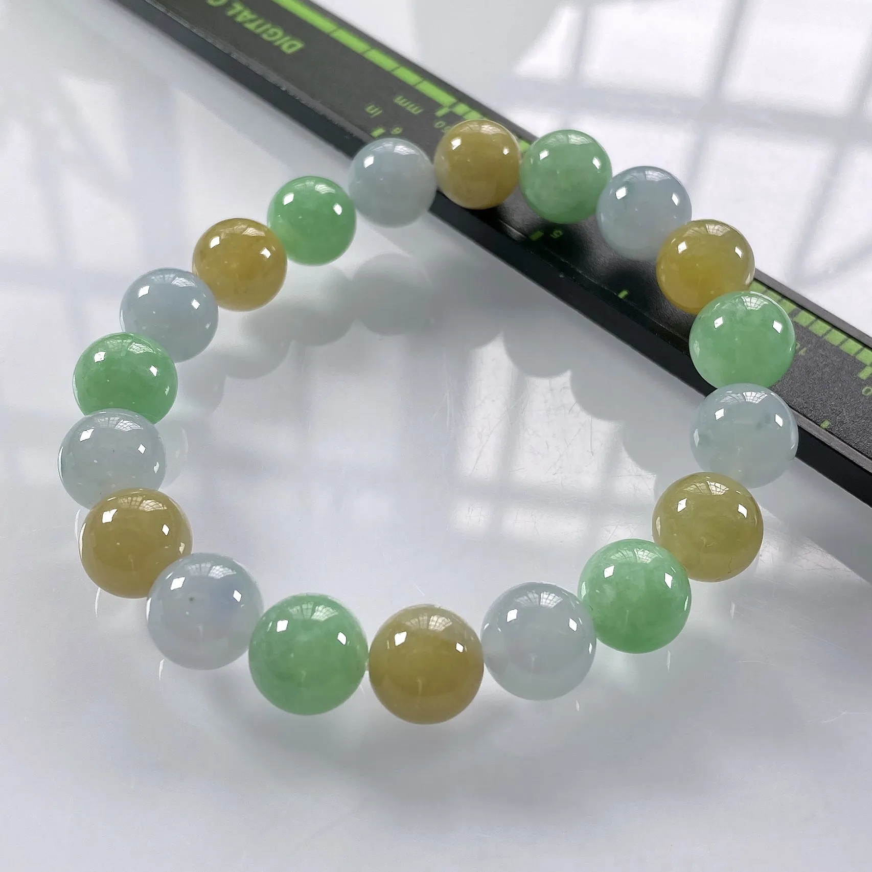 缅甸天然翡翠A货，卡10冰种起胶三彩多宝圆珠手串手链，尺寸：10mm/19颗，重量：32.77g，黄珠也是天然黄。