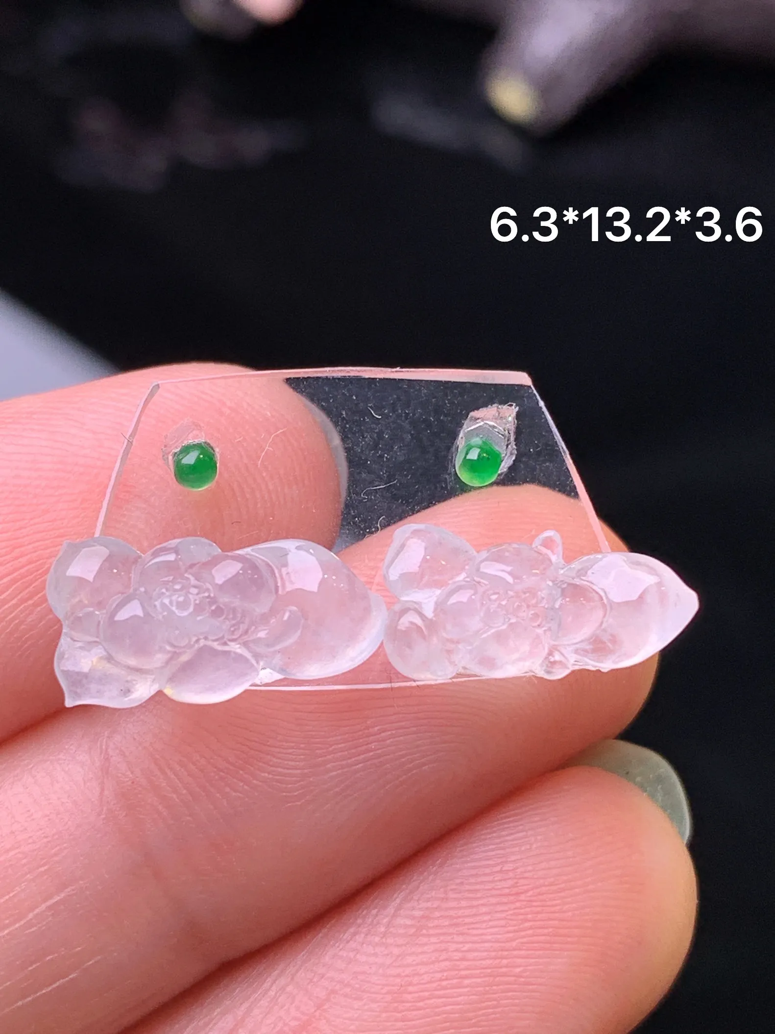 镶嵌款 冰种莲花一对 玉质细腻 色泽清新艳丽 整体尺寸6.3*13.2*3.6