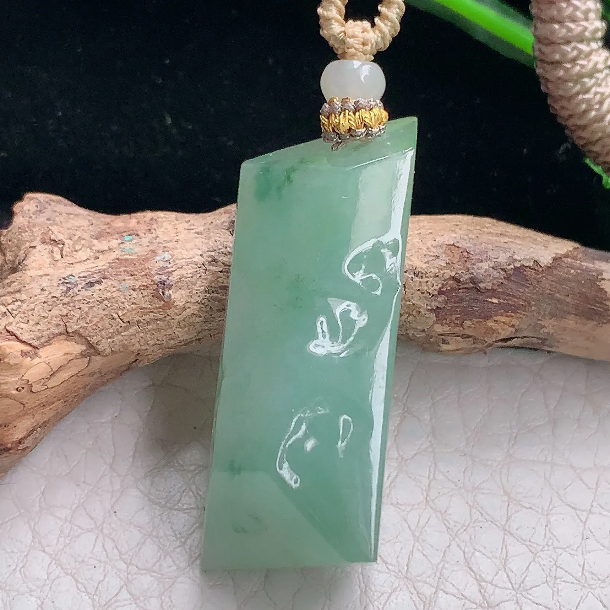 Mz实拍39*14*11.5缅甸翡翠随形吊坠 浅绿平安坠