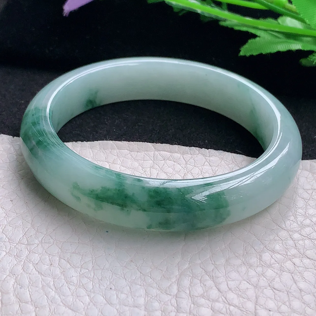 yh自然光56.5*12.6*8平安镯 缅甸翡翠A货玉手镯水润飘花宽边玉手环