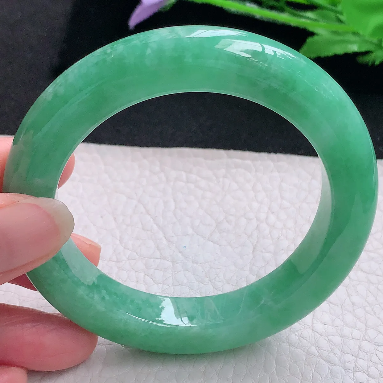 js自然光57*11.5*11平安镯 缅甸翡翠A货玉手镯满绿厚装宽边玉手环