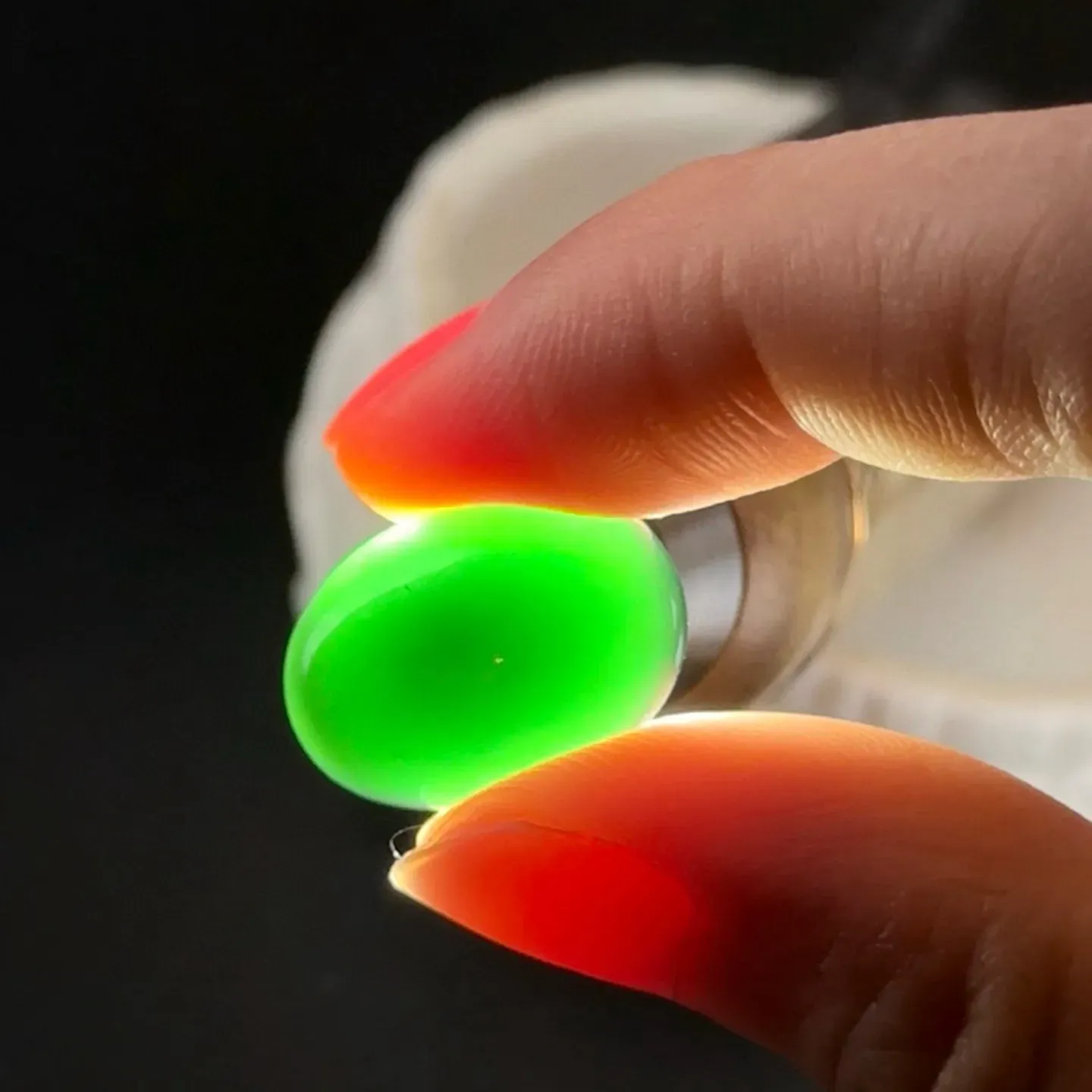 精品墨翠蛋面裸石 种好色正 黑度极好 打灯通透 油性十足 尺寸19.1