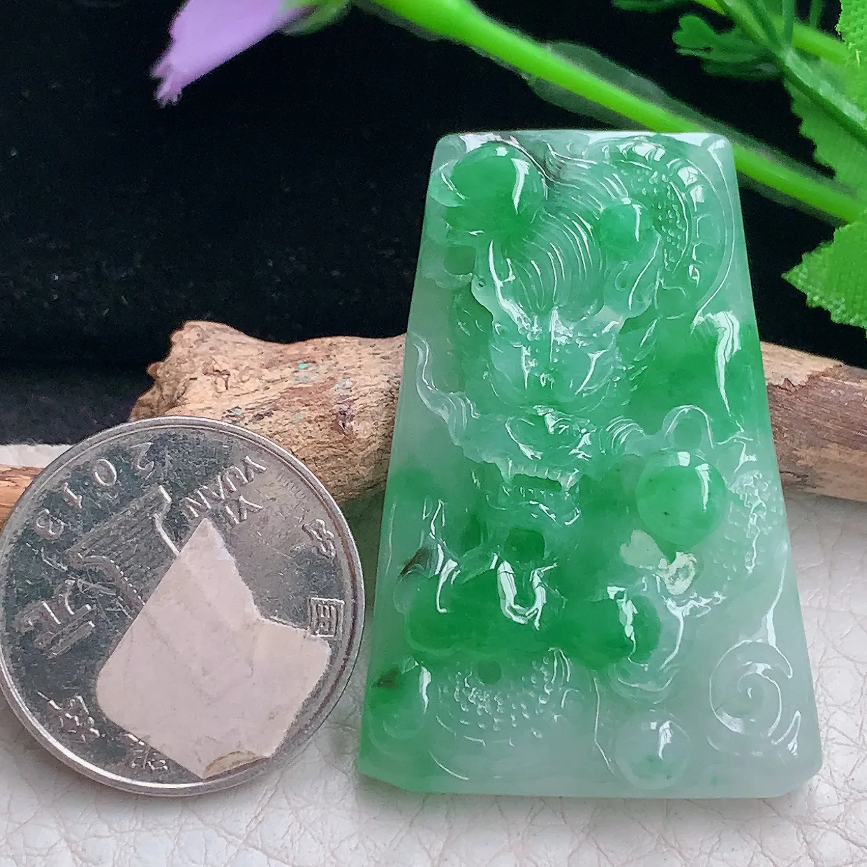 Xqa实拍46*30.5*6.8天然缅甸翡翠阳绿龙牌吊坠 飞龙在天项坠