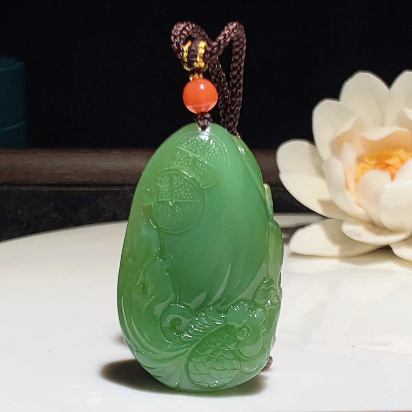 和田玉阳绿猫眼俄罗斯碧玉花开富贵挂件 尺寸45/28/11重22.8克，玉质细腻油润 底色纯净 脂粉好，品质好！lt251223