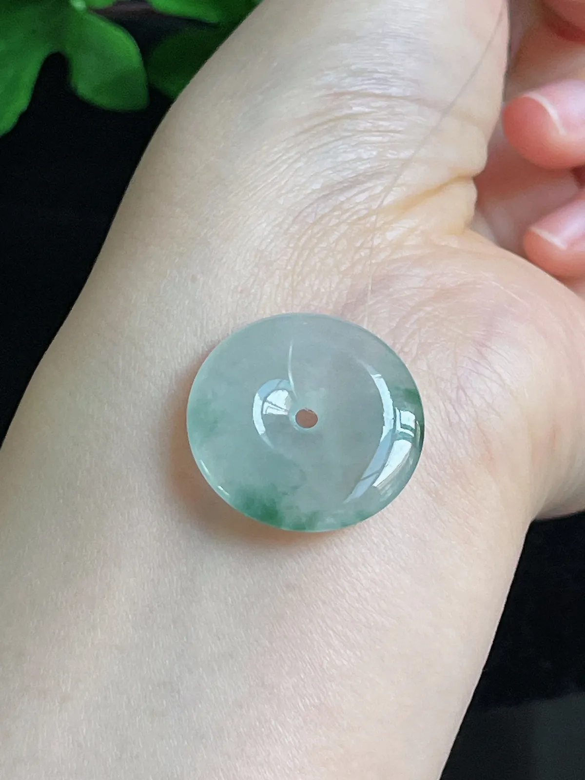 翡翠冰糯种淡绿色平安扣