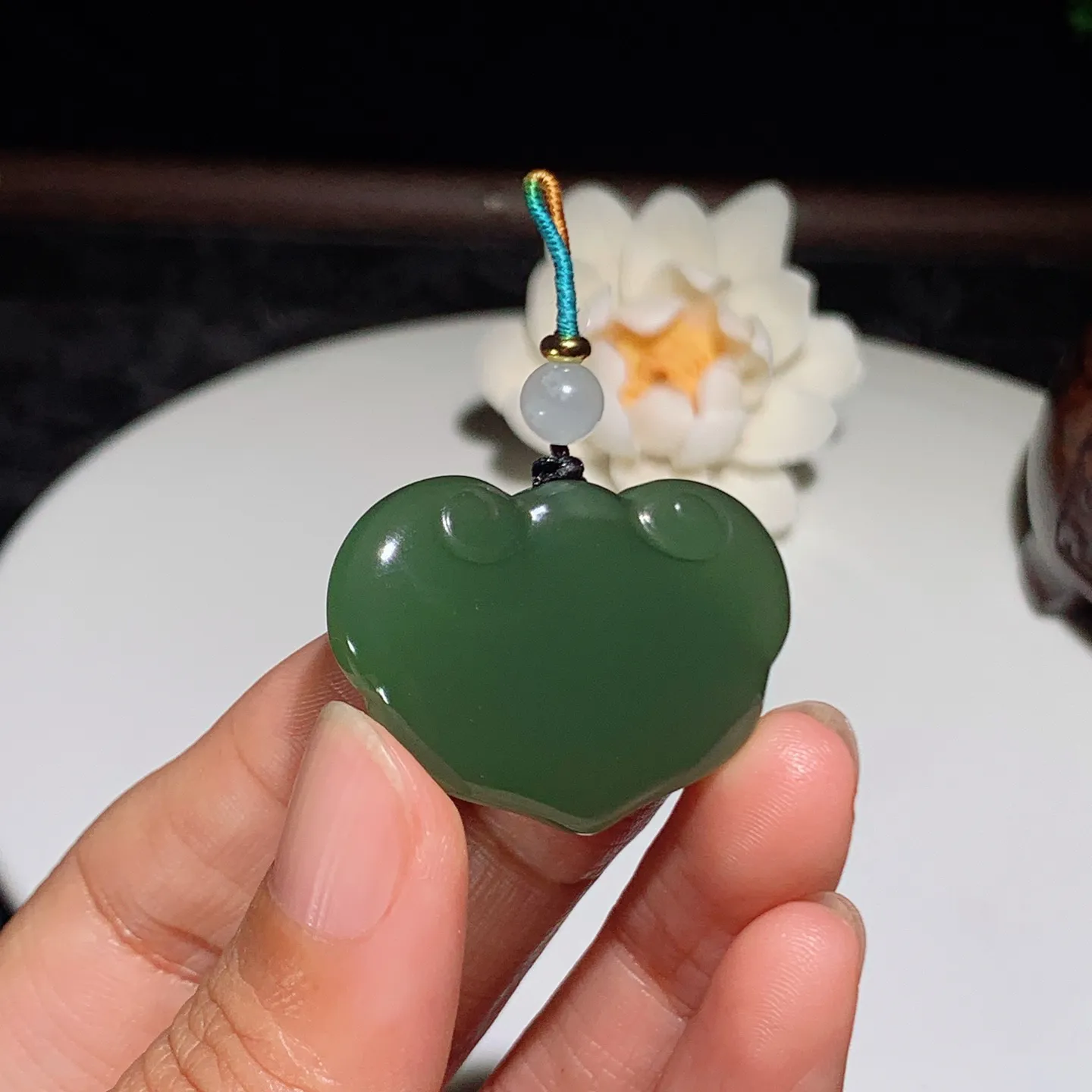 和田玉湖水绿平安如意锁挂件 尺寸27/37/10重16.3克，玉质细腻油润 底色纯净 脂粉好，品质好！lt251223