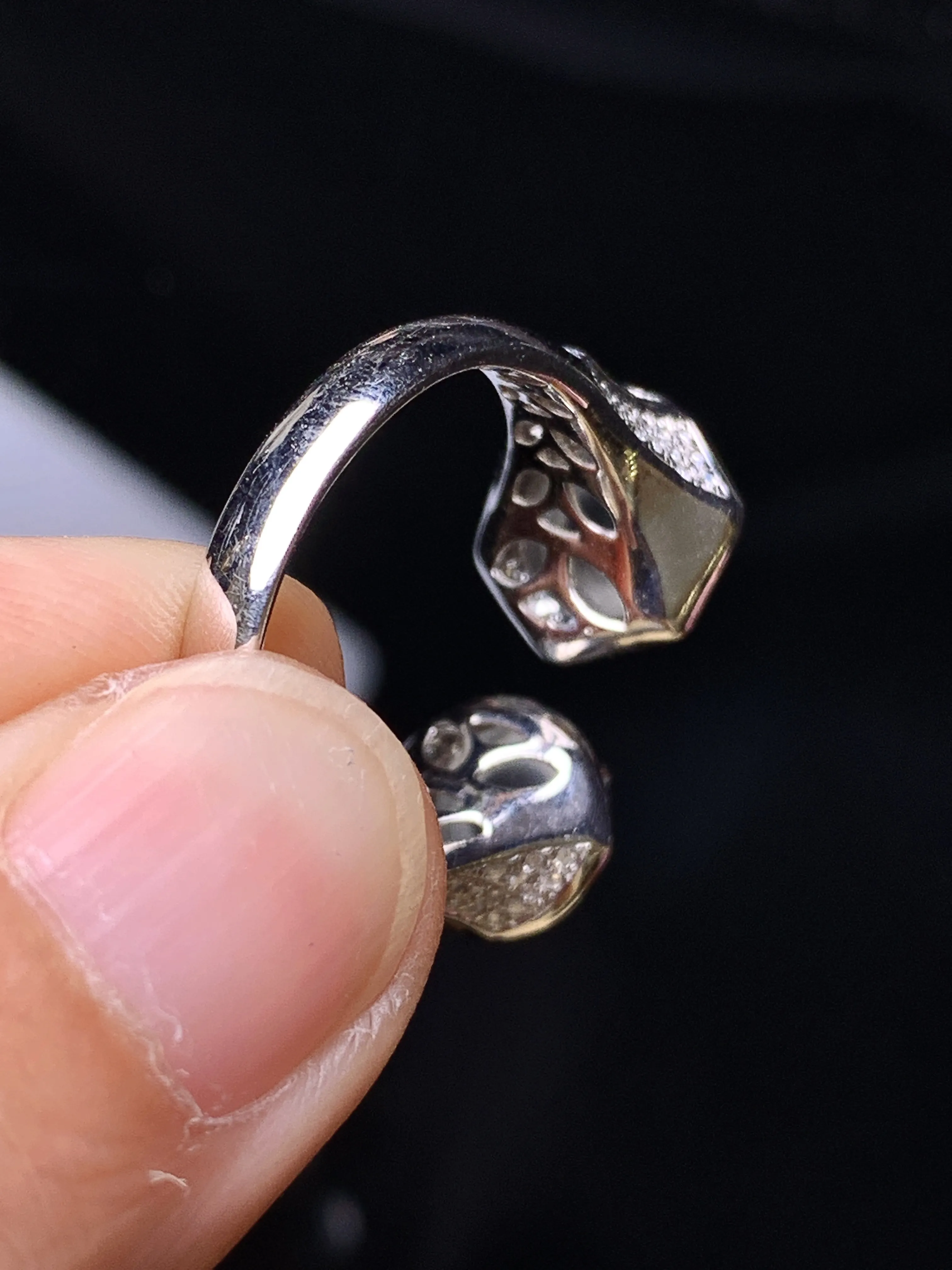 18k金钻镶嵌冰种蛋面戒指 玉质细腻 色泽清新艳丽 圈口14 裸石尺寸7.7*6.6*3.8