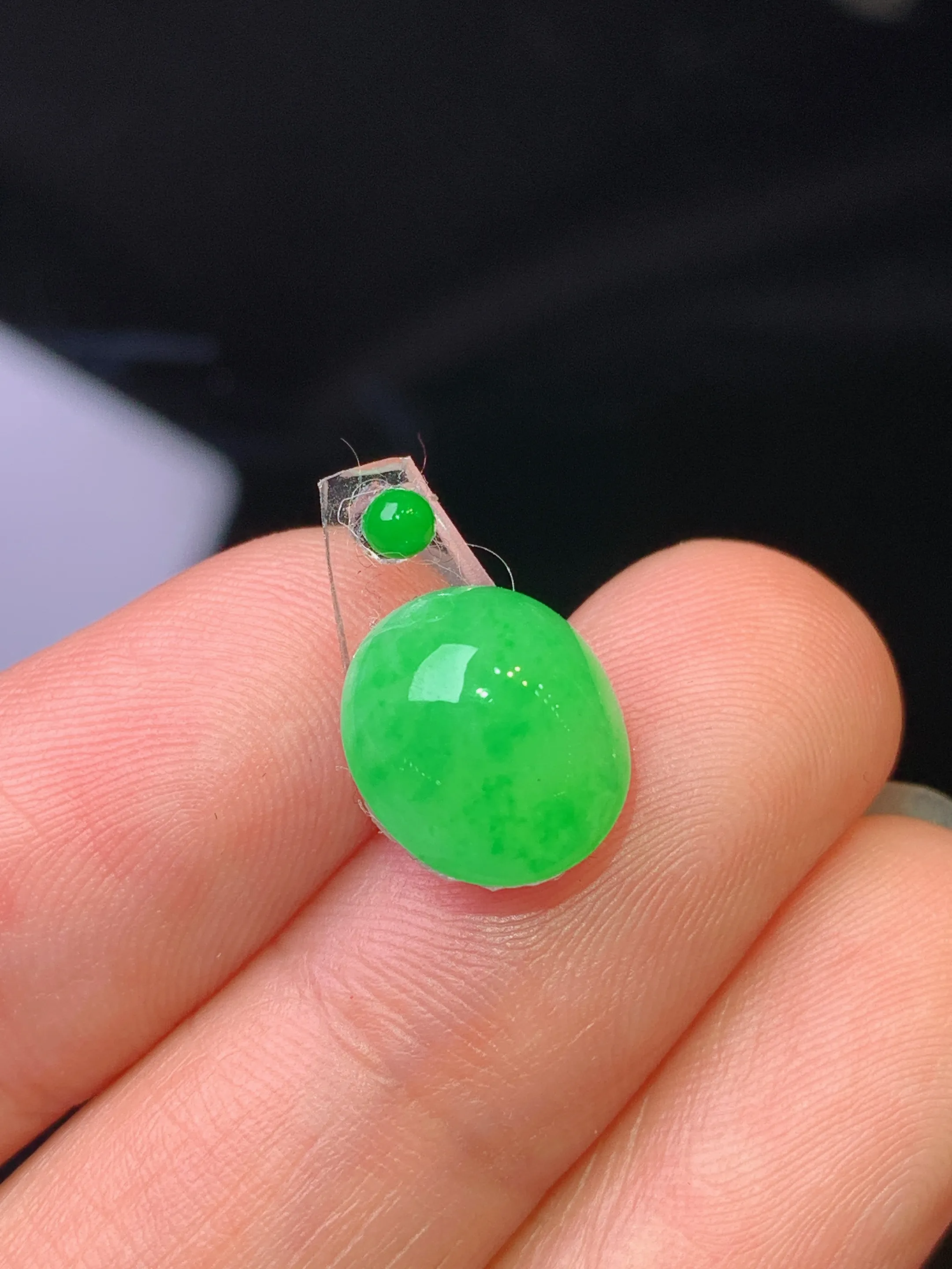 镶嵌 款满绿蛋面吊坠 玉质细腻 色泽清新艳丽 整体尺寸10.5*9.3*4.5