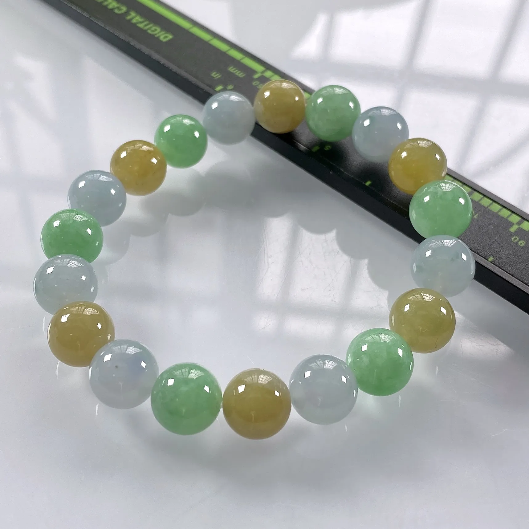 缅甸天然翡翠A货，卡10冰种起胶三彩多宝圆珠手串手链，尺寸：10mm/19颗，重量：32.77g，黄珠也是天然黄。