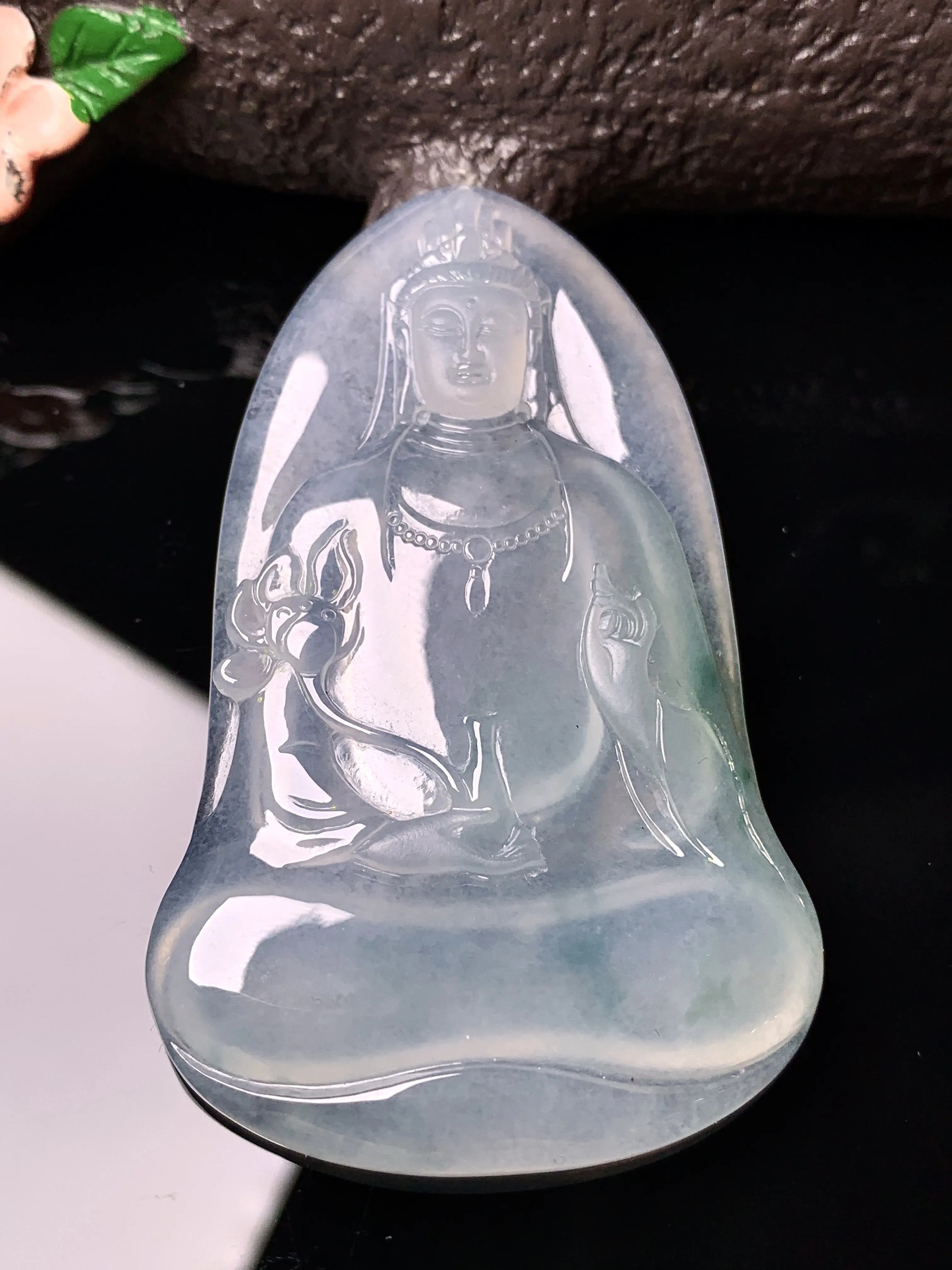 冰种素衣观音吊坠 玉质细腻 色泽清新艳丽 整体尺寸59.6*36*4.7