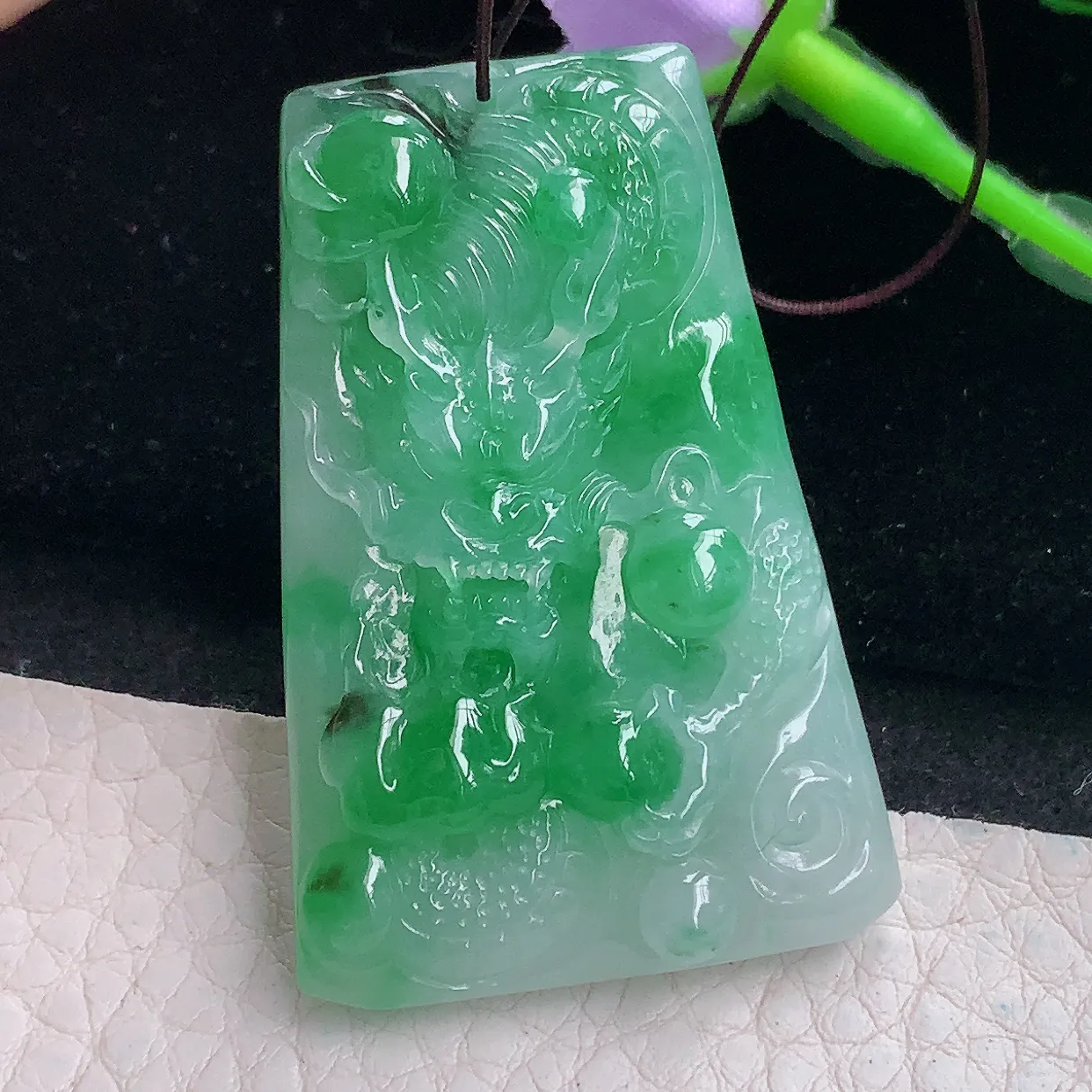 Xqa实拍46*30.5*6.8天然缅甸翡翠阳绿龙牌吊坠 飞龙在天项坠