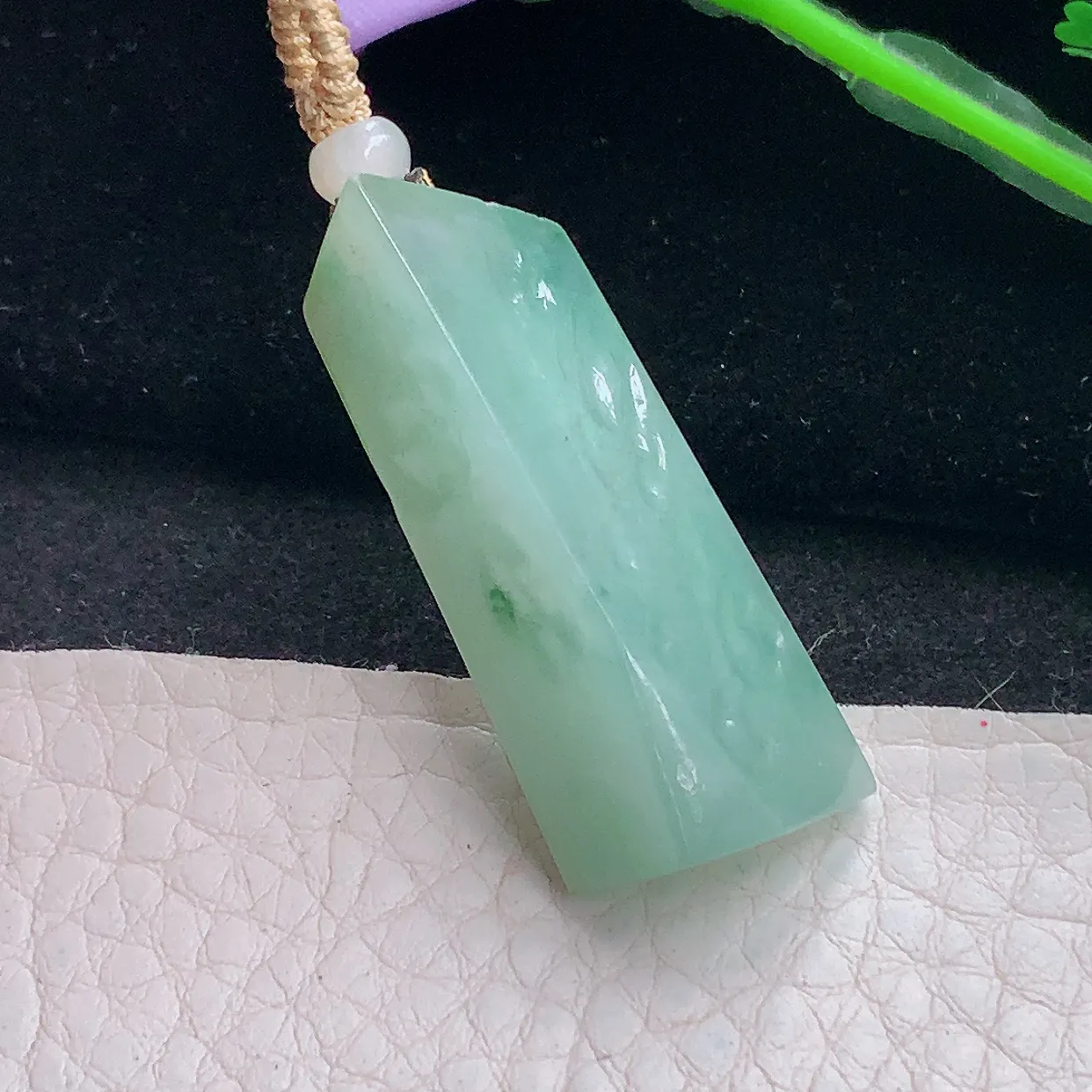 Mz实拍39*14*11.5缅甸翡翠随形吊坠 浅绿平安坠