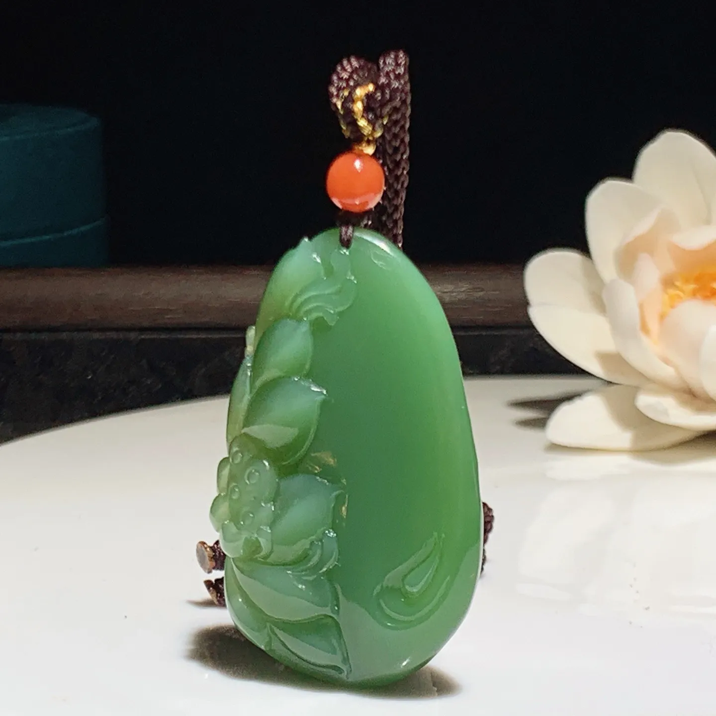 和田玉阳绿猫眼俄罗斯碧玉花开富贵挂件 尺寸45/28/11重22.8克，玉质细腻油润 底色纯净 脂粉好，品质好！lt251223