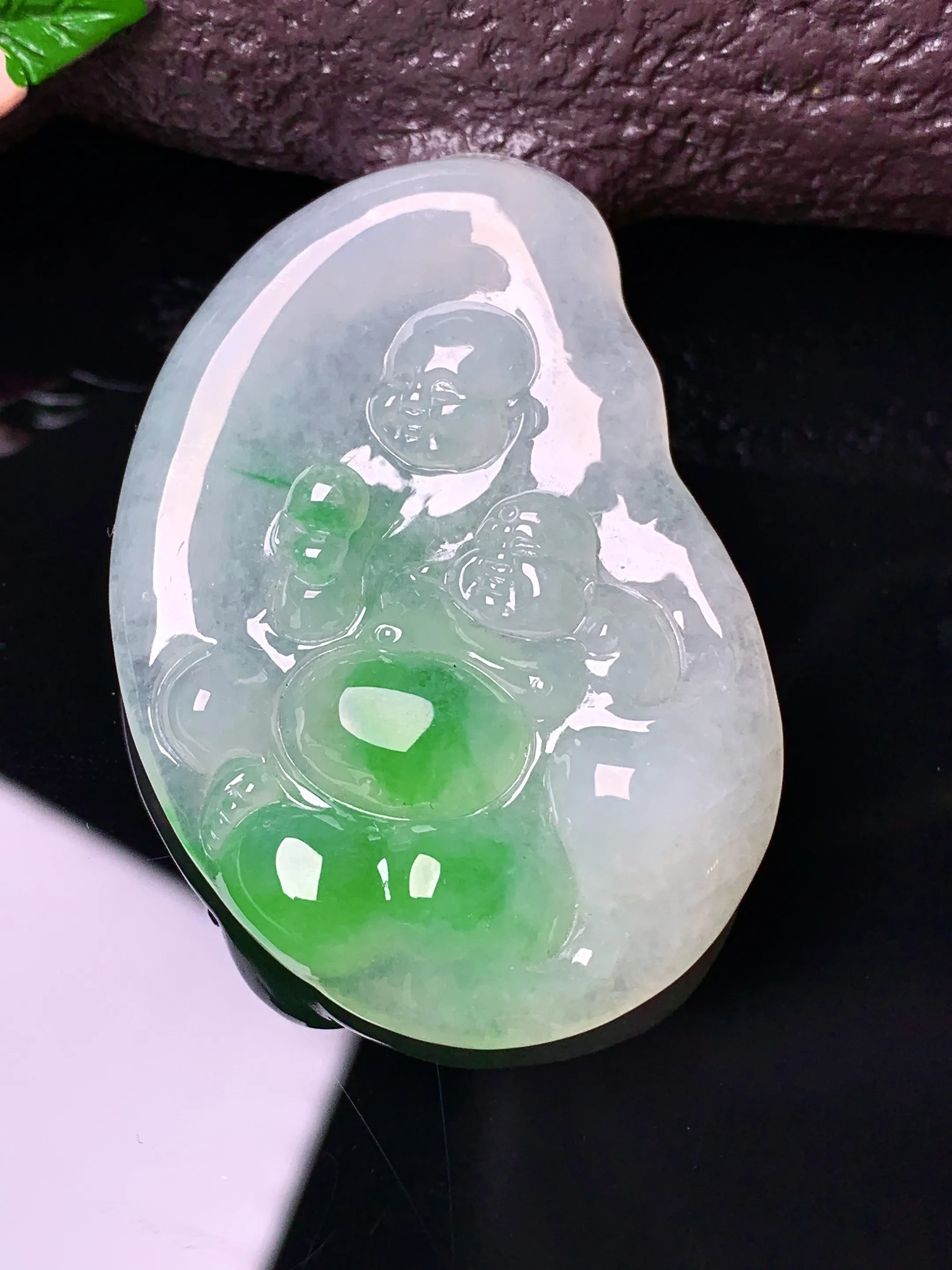 冰种飘绿多仔多福佛公吊坠 玉质细腻 色泽清新艳丽 整体尺寸47*31.2*6.2