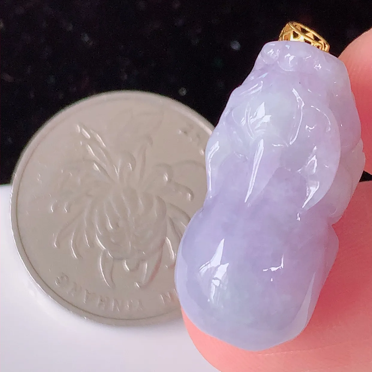 自然光实拍  18K金镶紫罗兰翡翠招财貔貅吊坠，民间有“一摸貔貅运程旺盛 再摸貔貅财运滚滚  三摸貔貅平步青云 ” 的美好祝愿。#802.2 整体 30 裸石25*12-11.5mm