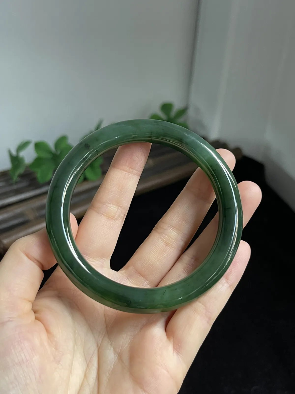 圆镯59.7圈口，和田玉（碧玉）手镯