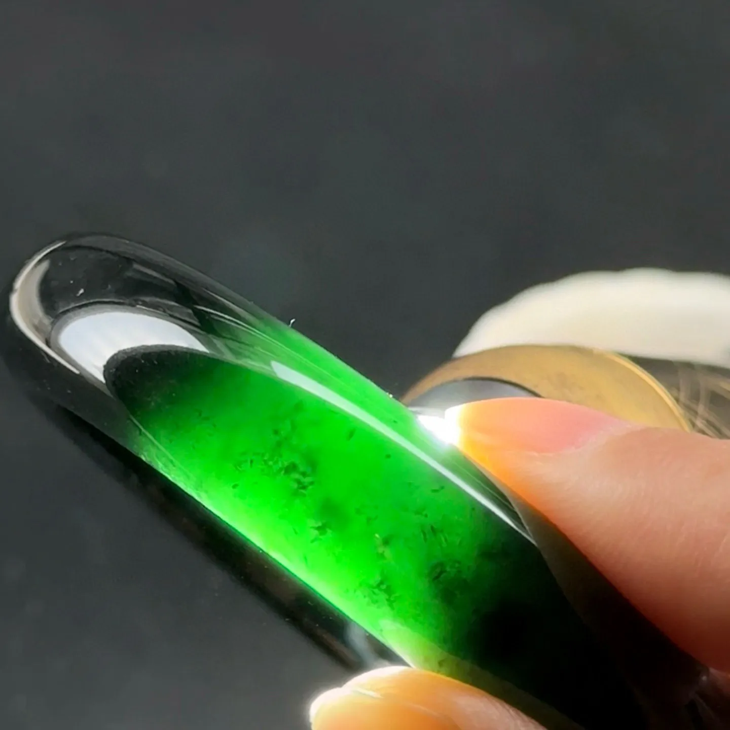 墨翠手镯 种好色正 黑度好 打灯通透 油性十足 圈口55.4