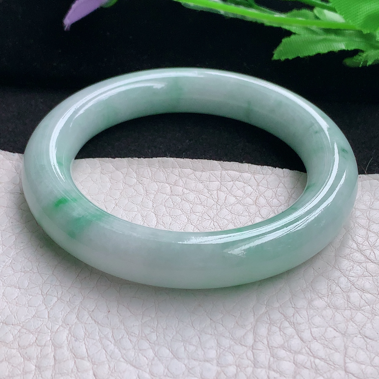 ee小圈口52.5*11.3*11胖圆镯 翡翠A货玉手镯水润飘绿圆条玉手环