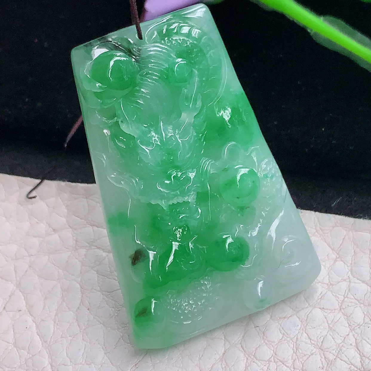 Xqa实拍46*30.5*6.8天然缅甸翡翠阳绿龙牌吊坠 飞龙在天项坠