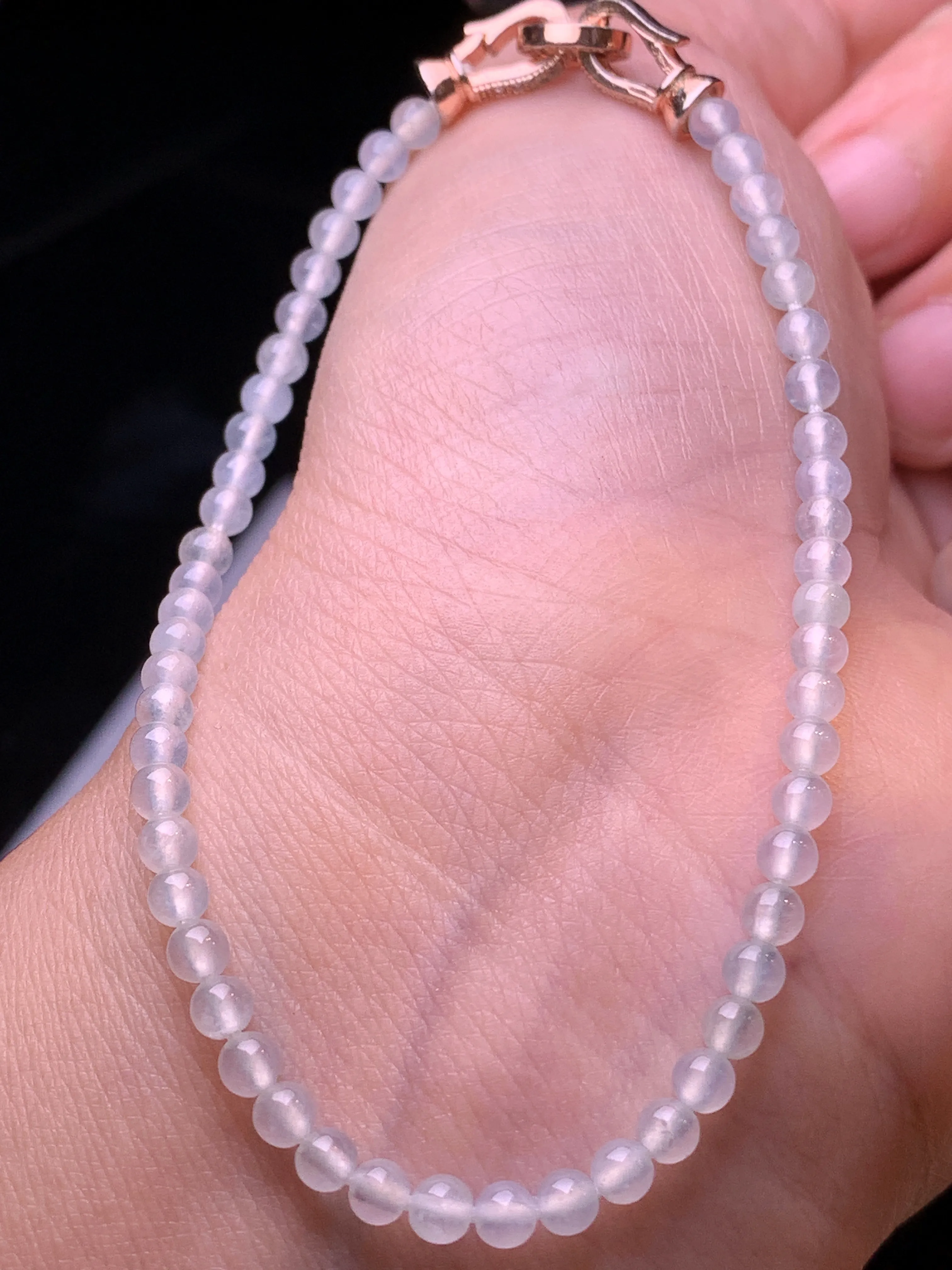 冰种圆珠手链 玉质细腻 色泽清新艳丽 整体尺寸3.2